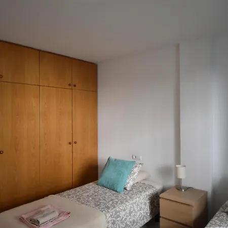 Pueblo Torrequebrada, 2 Bed Бенальмадена