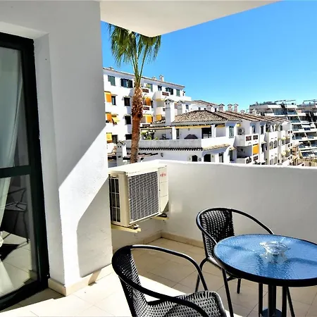 Pueblo Torrequebrada, 2 Bed Бенальмадена
