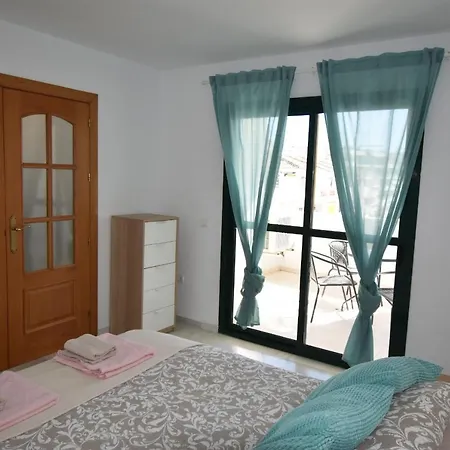Pueblo Torrequebrada, 2 Bed Бенальмадена